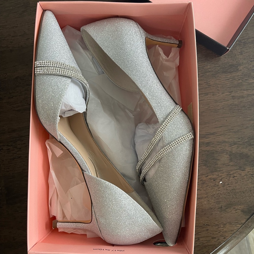 Size 11 pointed toe shoes